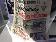 2 Schlagzeilen im März 59: "Elvis Presley in München" (mit Vera Tschechowa), aber auch "Attentat und Terror: Höllenmaschine explodiert im Auto". Autobomben gabs damals schon (©Foto: Martin Schmitz)